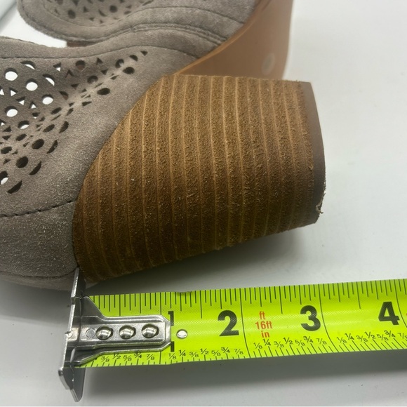 Jeffrey Campbell Rosalee Taupe Beige Perforated High Heel Booties Women 8 EUC - Picture 10 of 11